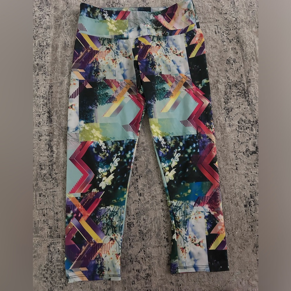 Onzie Cropped Leggings Size Small Eclectic Pattern
